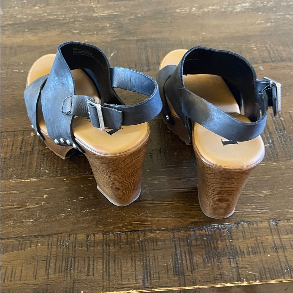 Kork-Ease Black Leather Heeled Sandals - Picture 3 of 6